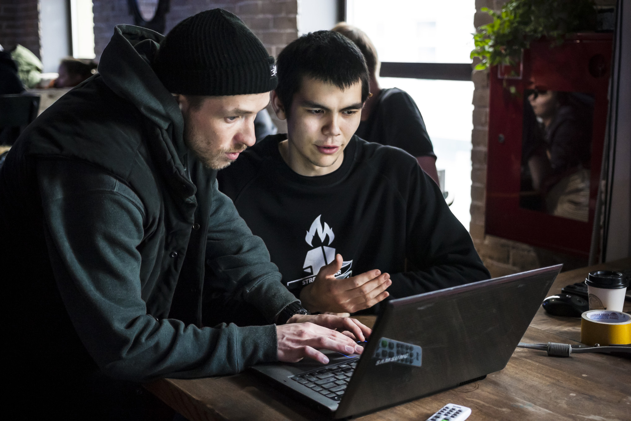 travel-business-business-business-business-young-adult-education-university-university-working-boys_t20_waeXG0